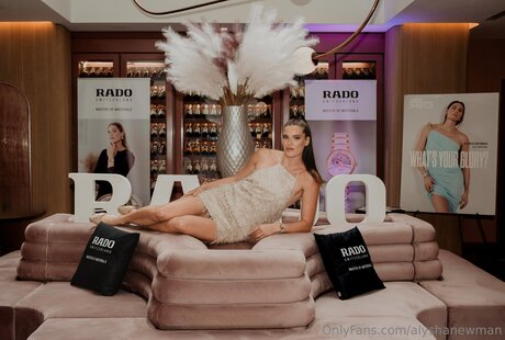 Alyshanewman erwachsene akt foto