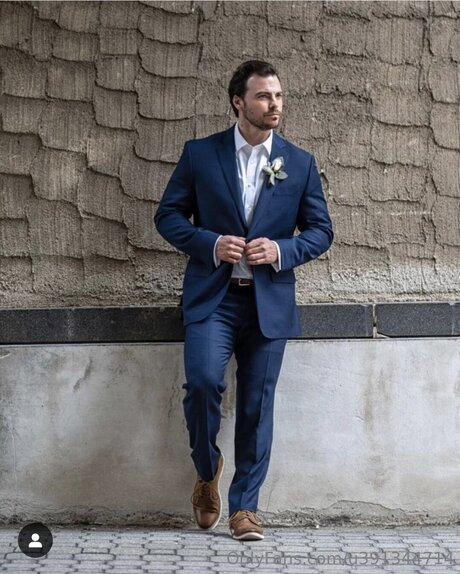 U391344714 nackt porno bild