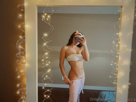 Duna D O N U T S kunst porno galerie