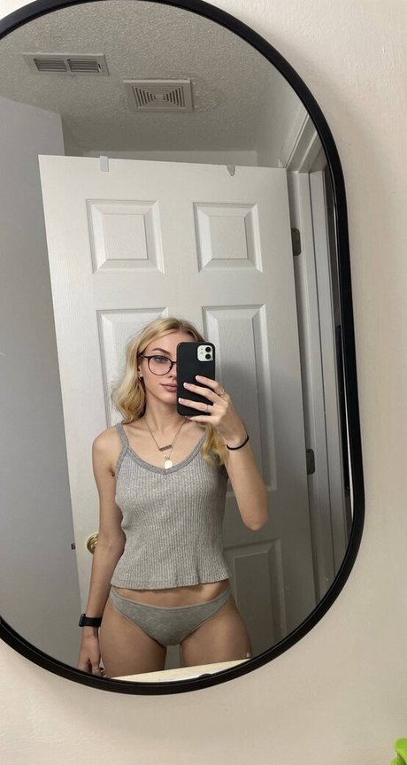 zoetheweeb erotische hd galerien