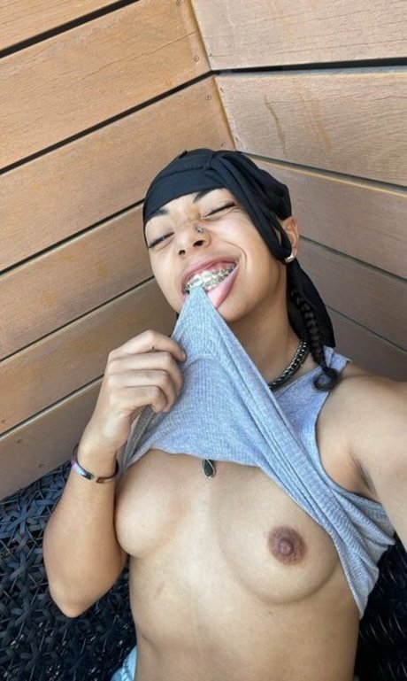 Zerella Skies hd pornostar fotos