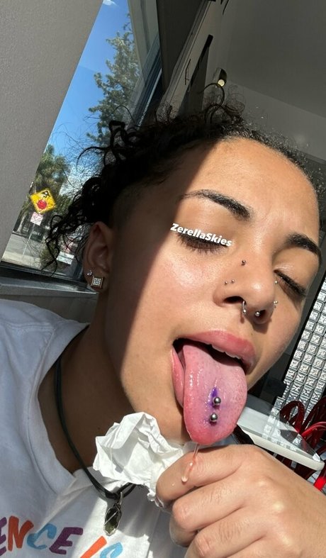 Zerella Skies nackt erotische foto