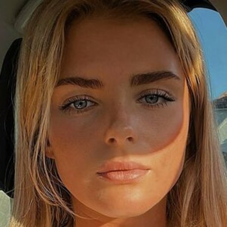 Emily Pool porno nackten bilder