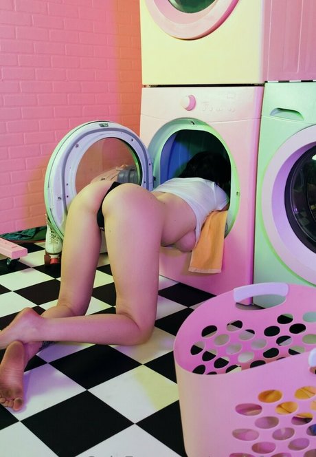 Anisa Jomha top pornografische bilder