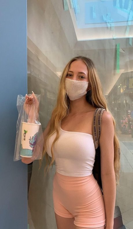 weibliche beliebte onlyfans hübsche freie bild