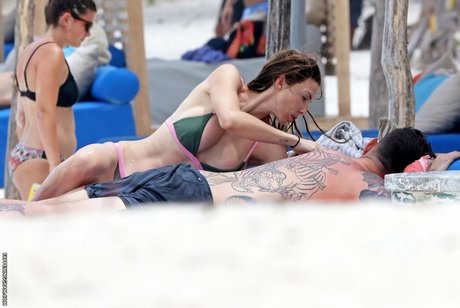 Whitney Cummings porno erotische bilder