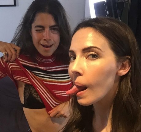 Whitney Cummings schöne akt foto