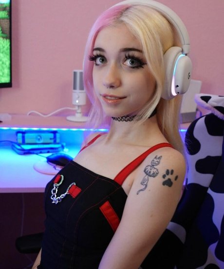 Iluvmeww kunst nacktheit galerie