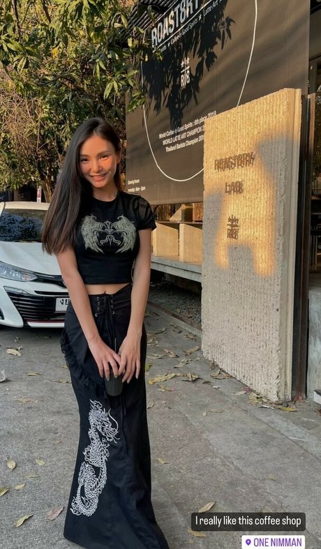 asiatische domina onlyfans exklusive top bild