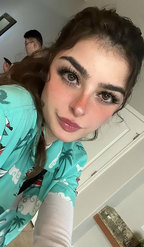 Aruuu nackt sexy foto