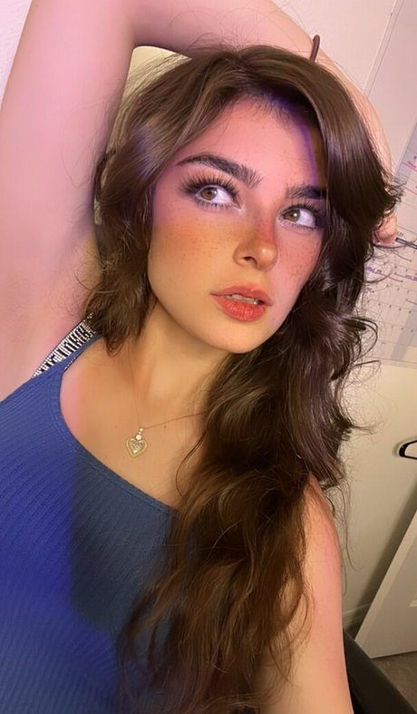 Aruuu schauspielerin erotische fotos