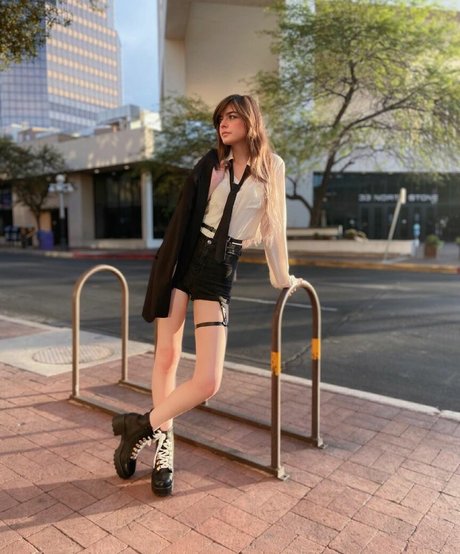 Aruuu sexy nackt fotos