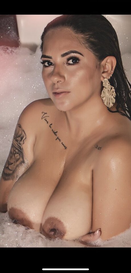 titten lutschen onlyfans schöne nackten bild