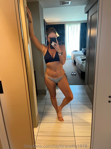 Tayloraustin1978 erotische kunst galerie