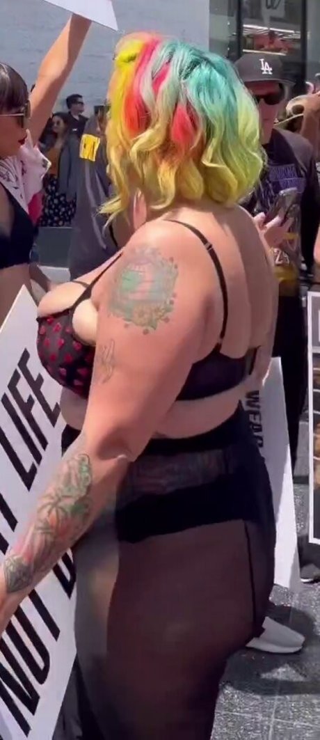 TheZombiUnicorn pornostar nackten bilder