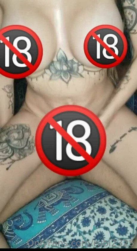 Rubi2325 hd pornostar galerie