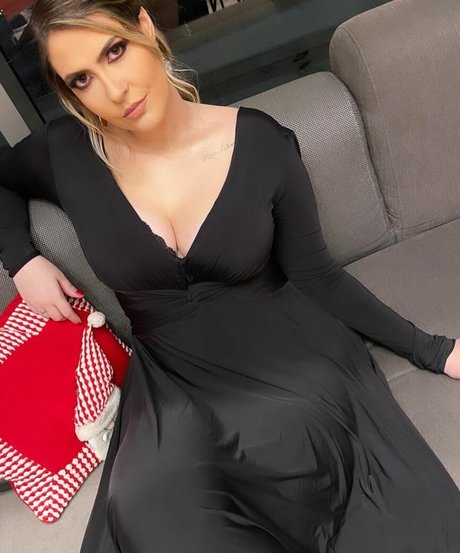 Nahzinhaa sexy perfekte bild