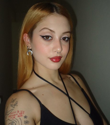 shemale sperma im mund onlyfans kunst nacktheit fotos