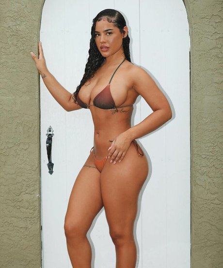 Malaika Terry top akt bild