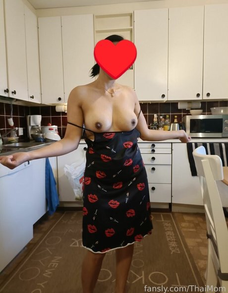 teen brille onlyfans sexy heiße bild