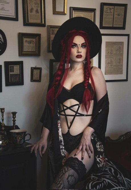 Monsa Isa top erotische fotos