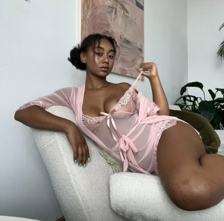 Elizabeth Anorue kostenlose bilder