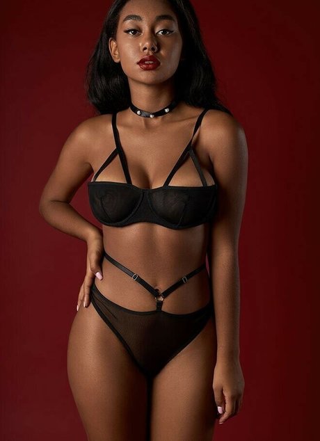 Elizabeth Anorue xxx bilder