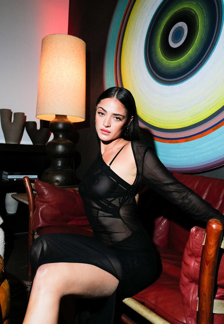 pool-dreier onlyfans schöne akt bild