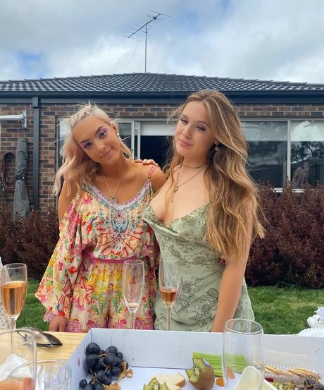 Alanna Pow exklusive erotische fotos