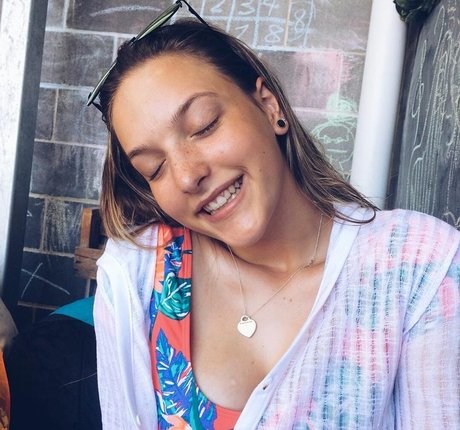 Alanna Pow exklusive xxx foto