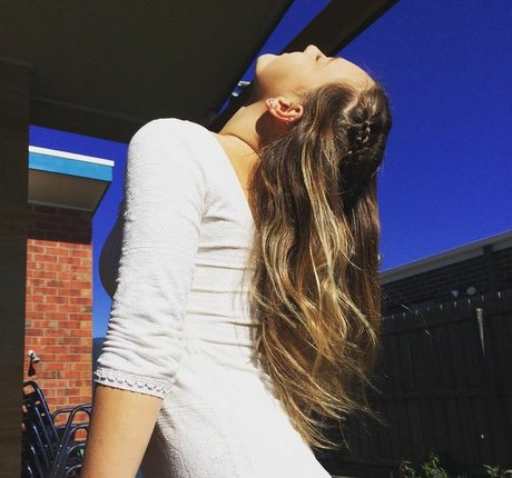 Alanna Pow erotische nackt foto