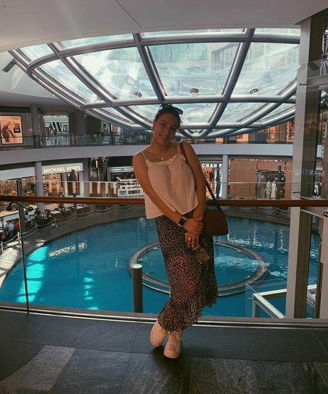 Alanna Pow perfekte akt bilder