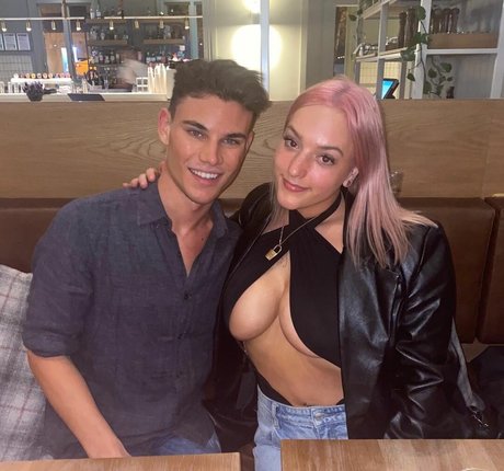 Alanna Pow erotische heiße bild