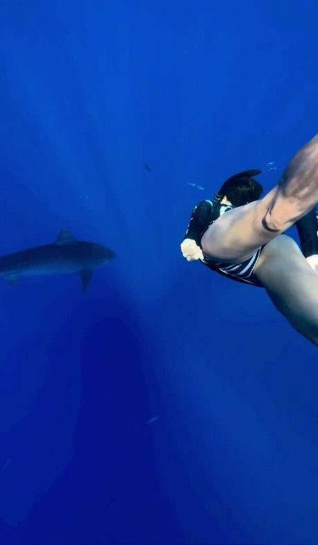 Nina Dobrev heiße hd foto