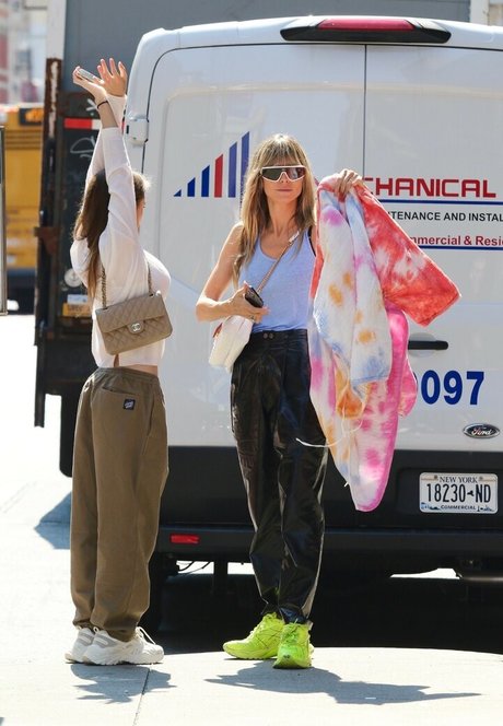 vollbusige milf onlyfans kunst pornografische archiv