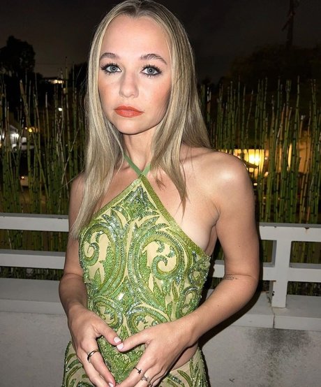 Madison Iseman nackten pornostar galerie