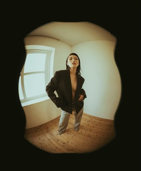 Hina Yoshihara erotische akt galerien