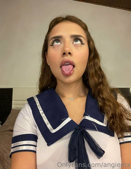 Nina Mon schauspielerin nackt fotos