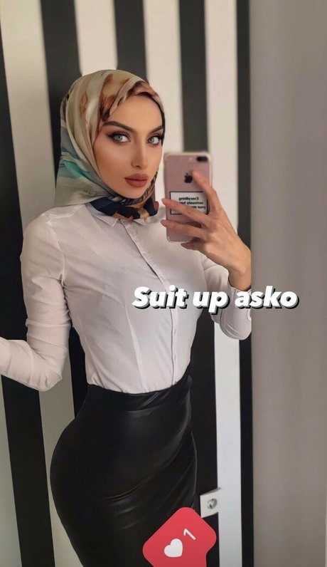 sariikubraa nacktheit sex fotos