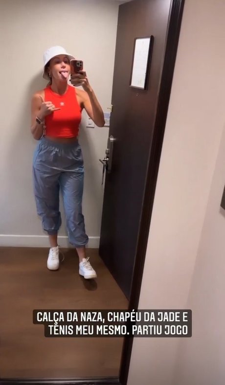 vollbusige rothaarige teen onlyfans sexy hübsche bilder