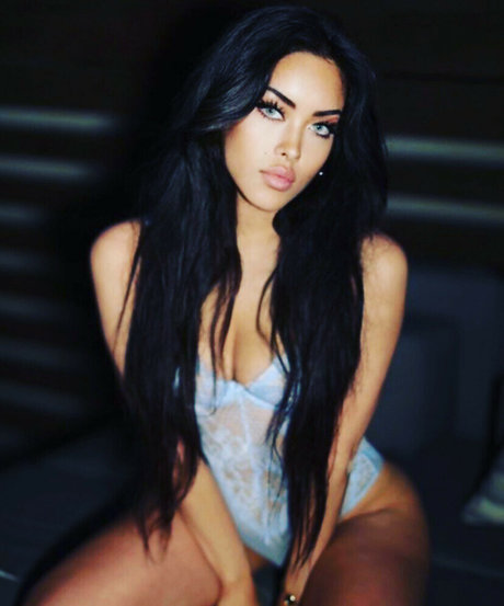 Bratty Luna erwachsene heiße foto