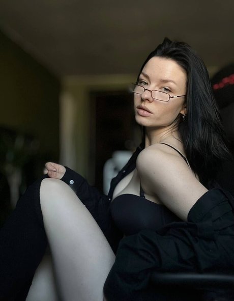 weibliche zwerg-onlyfans kunst heiße bild