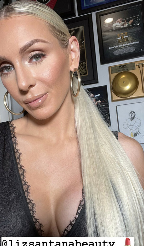 Charlotte Flair nackt exklusive foto
