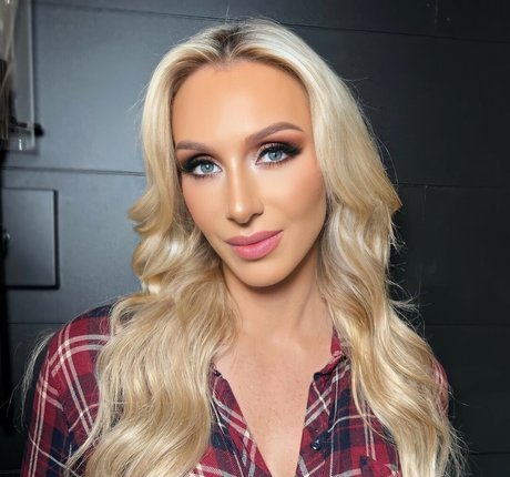 Charlotte Flair sexy erwachsene galerie