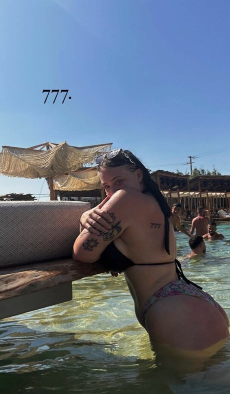 Isabella Dorta model akt galerien