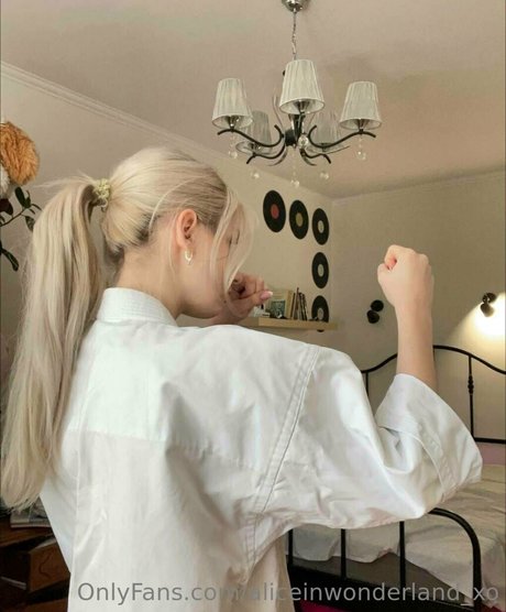 aliceinwonderland xo heiße hd bilder