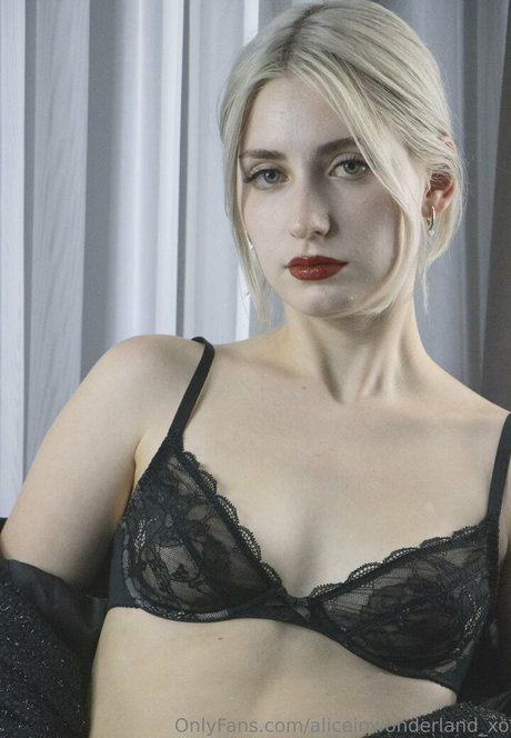 aliceinwonderland xo perfekte nackte galerie