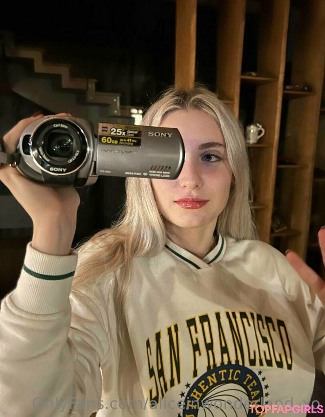 aliceinwonderland xo pornostar nackten bild