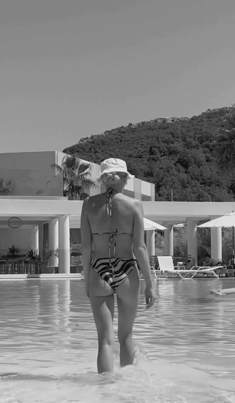 vollbusige ebenholz-onlyfans kunst akt galerien