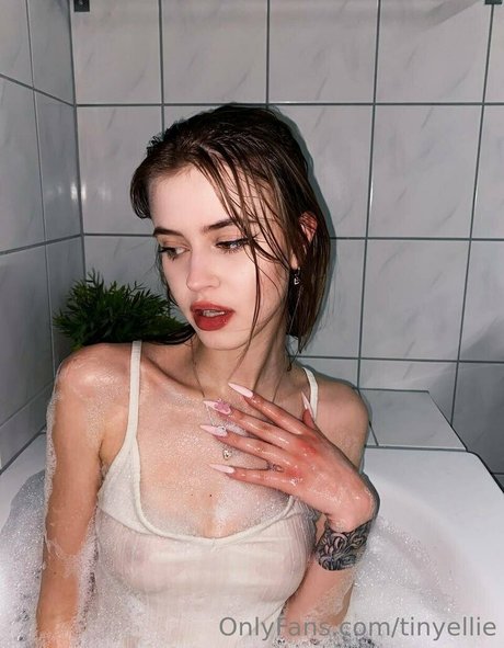 tinyellie erwachsene porno fotos